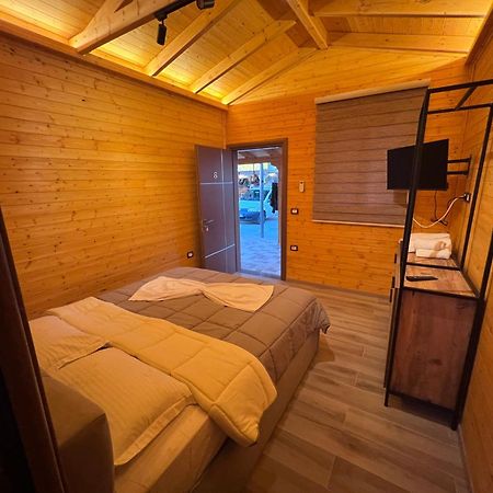 Hotel Megniar Lushnjë エクステリア 写真