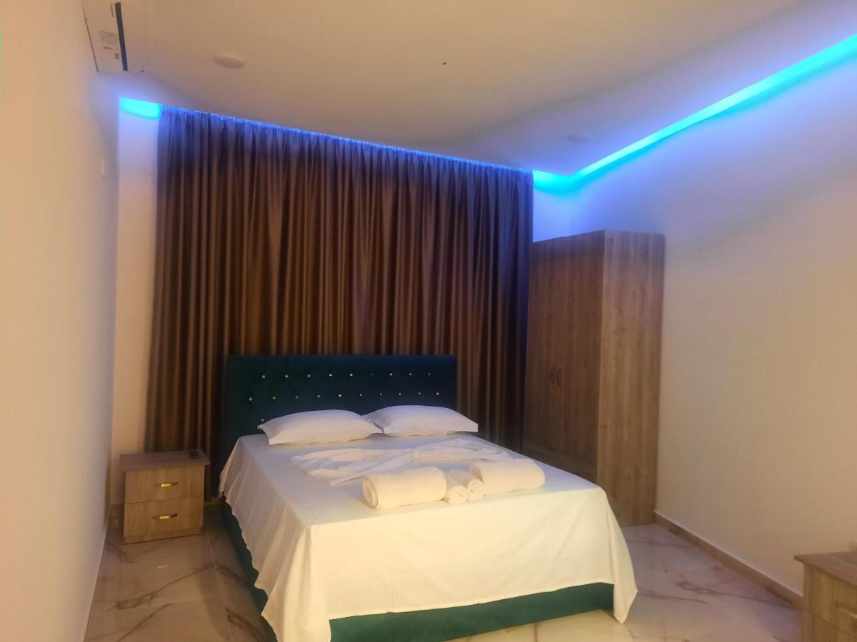 Hotel Megniar Lushnjë エクステリア 写真