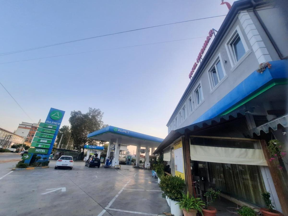 Hotel Megniar Lushnjë エクステリア 写真