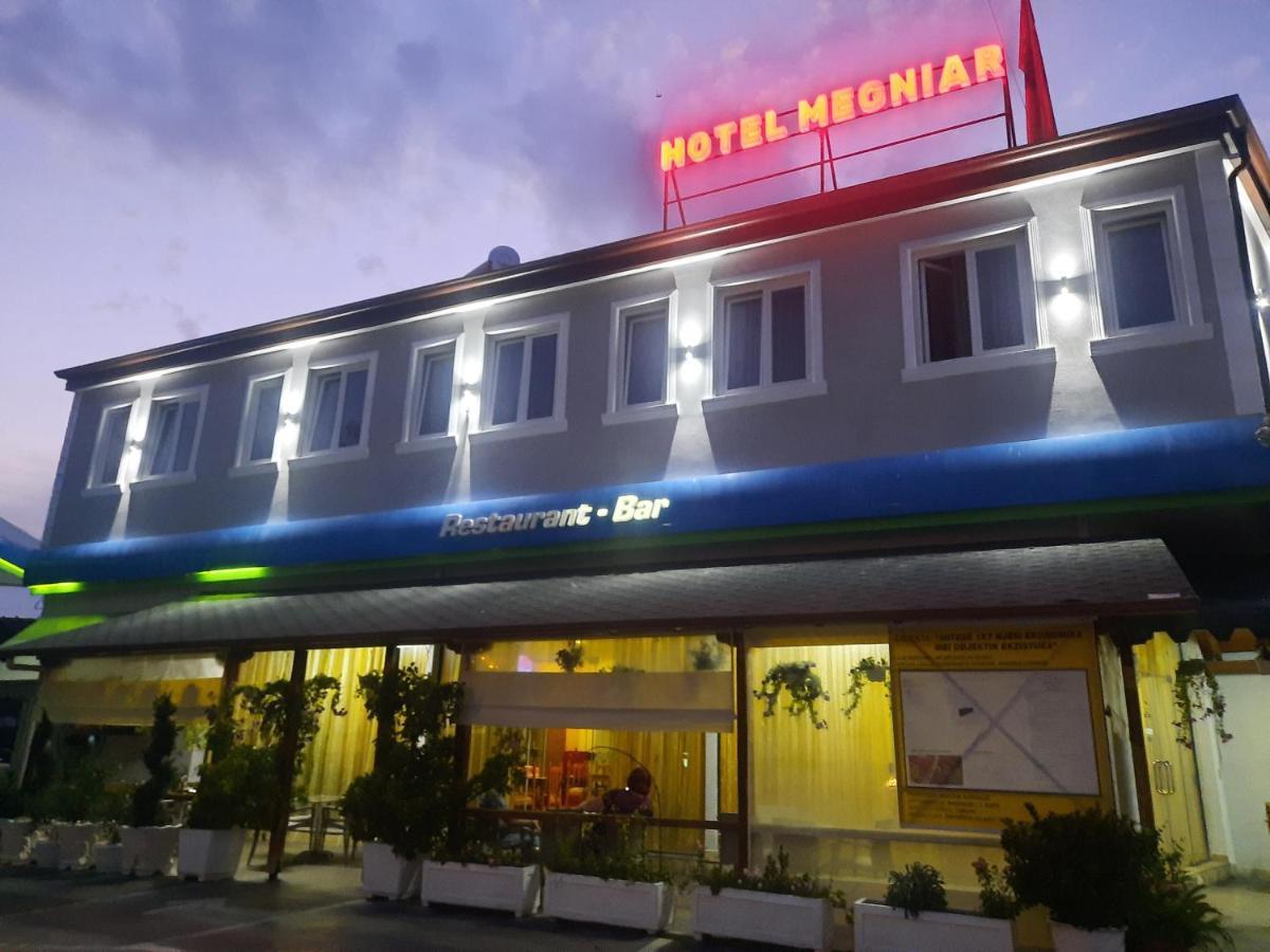 Hotel Megniar Lushnjë エクステリア 写真