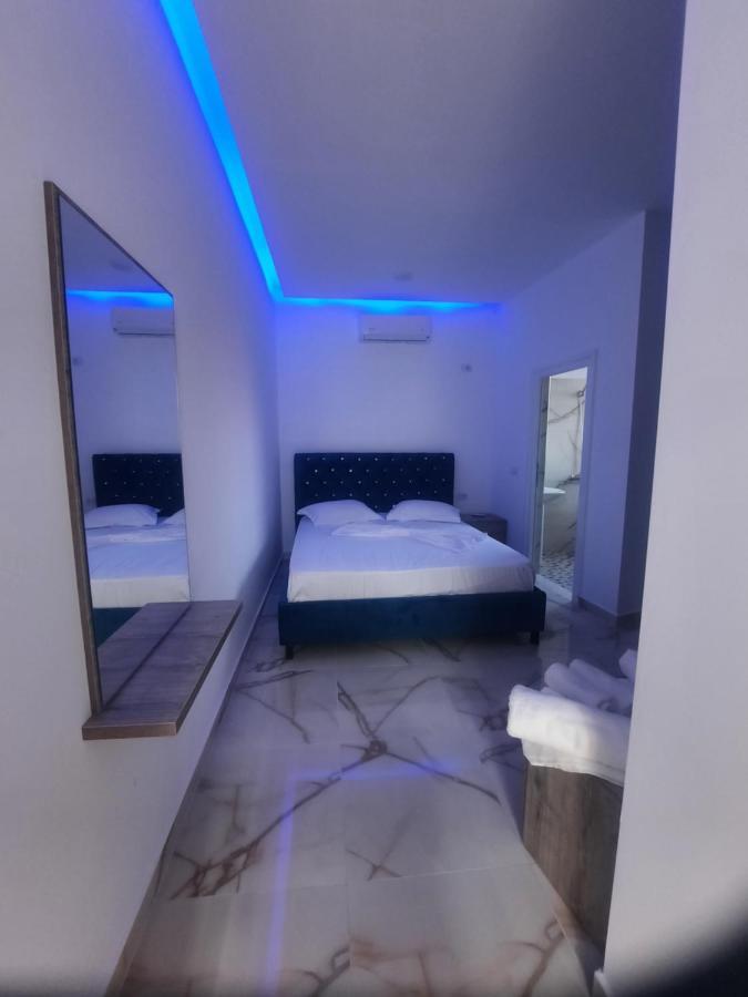 Hotel Megniar Lushnjë エクステリア 写真