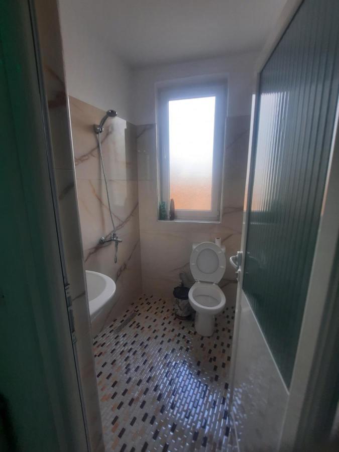 Hotel Megniar Lushnjë エクステリア 写真