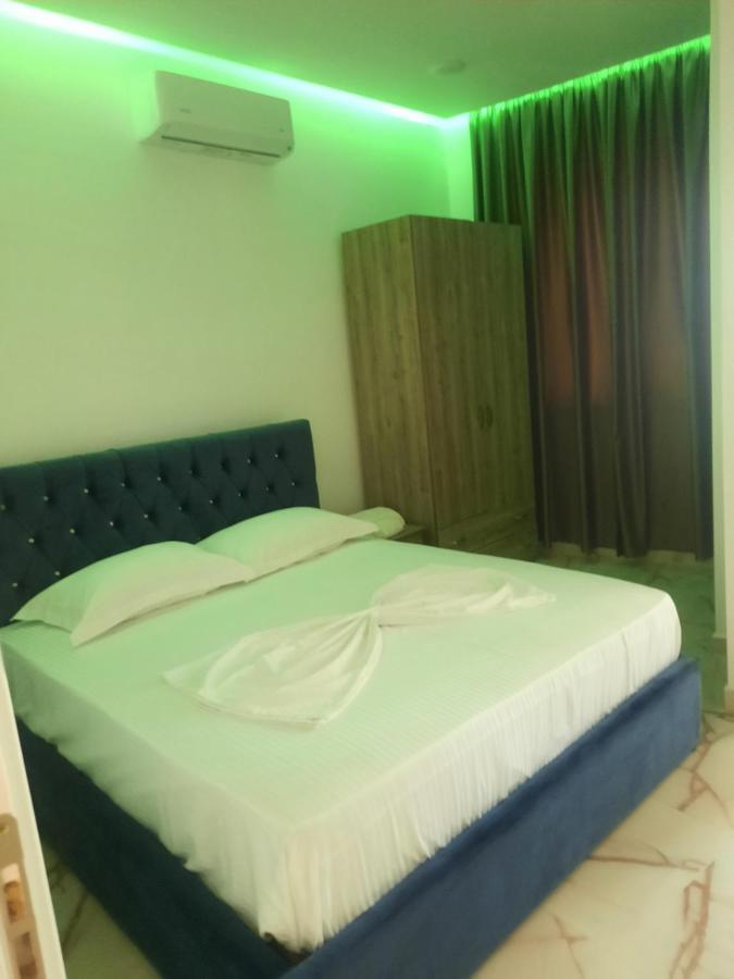 Hotel Megniar Lushnjë エクステリア 写真
