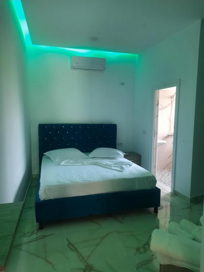 Hotel Megniar Lushnjë エクステリア 写真