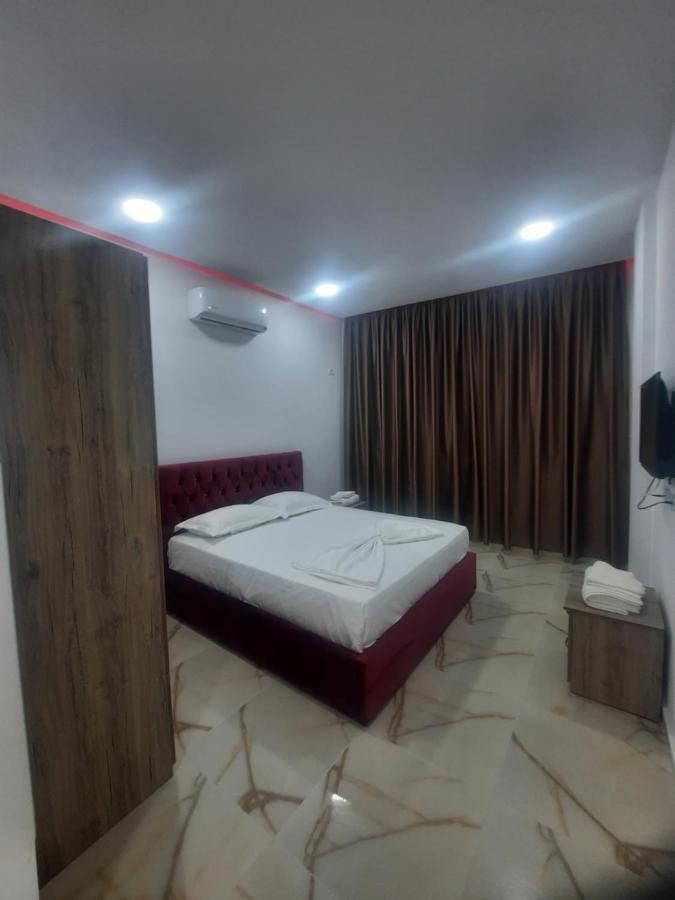 Hotel Megniar Lushnjë エクステリア 写真