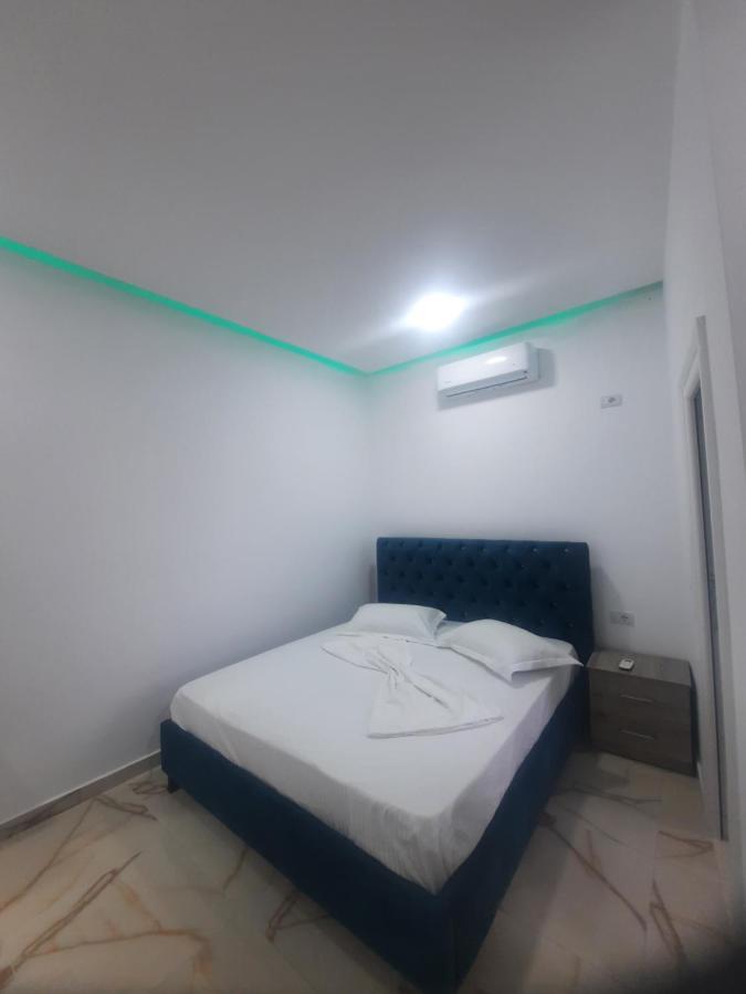 Hotel Megniar Lushnjë エクステリア 写真