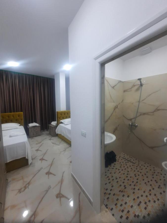 Hotel Megniar Lushnjë エクステリア 写真