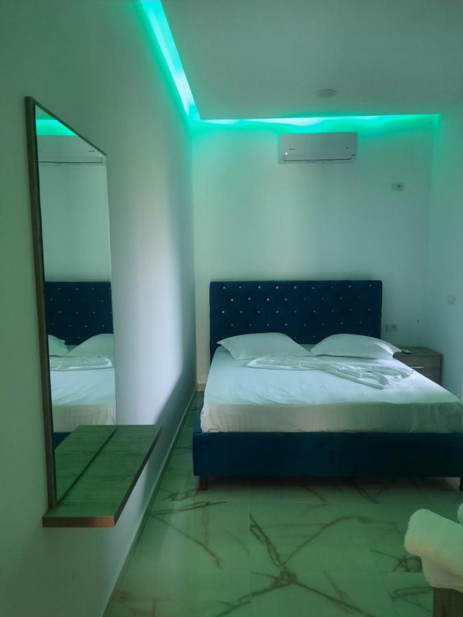 Hotel Megniar Lushnjë エクステリア 写真