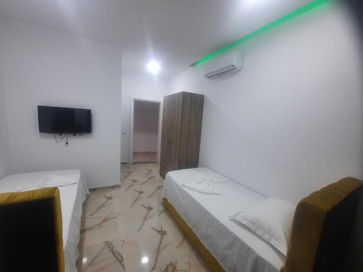 Hotel Megniar Lushnjë エクステリア 写真