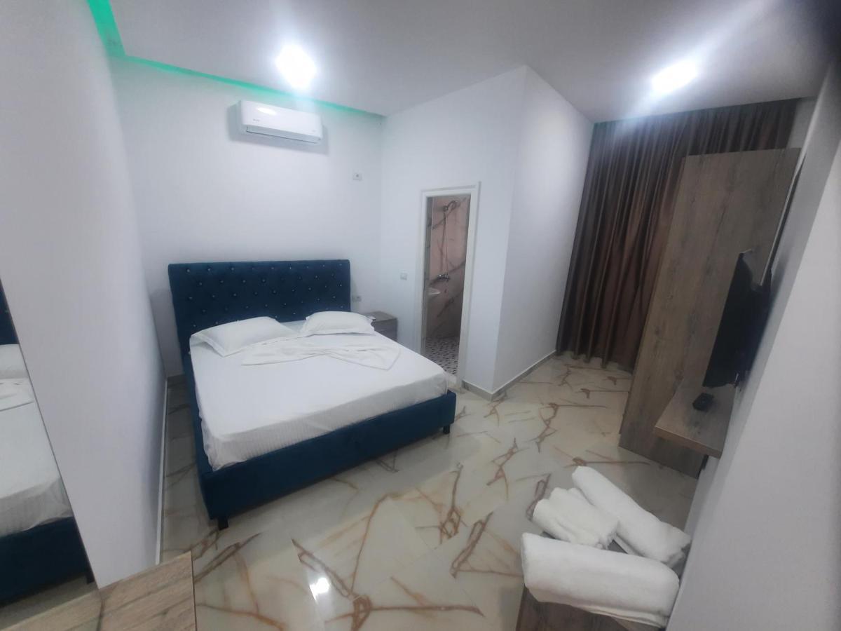 Hotel Megniar Lushnjë エクステリア 写真