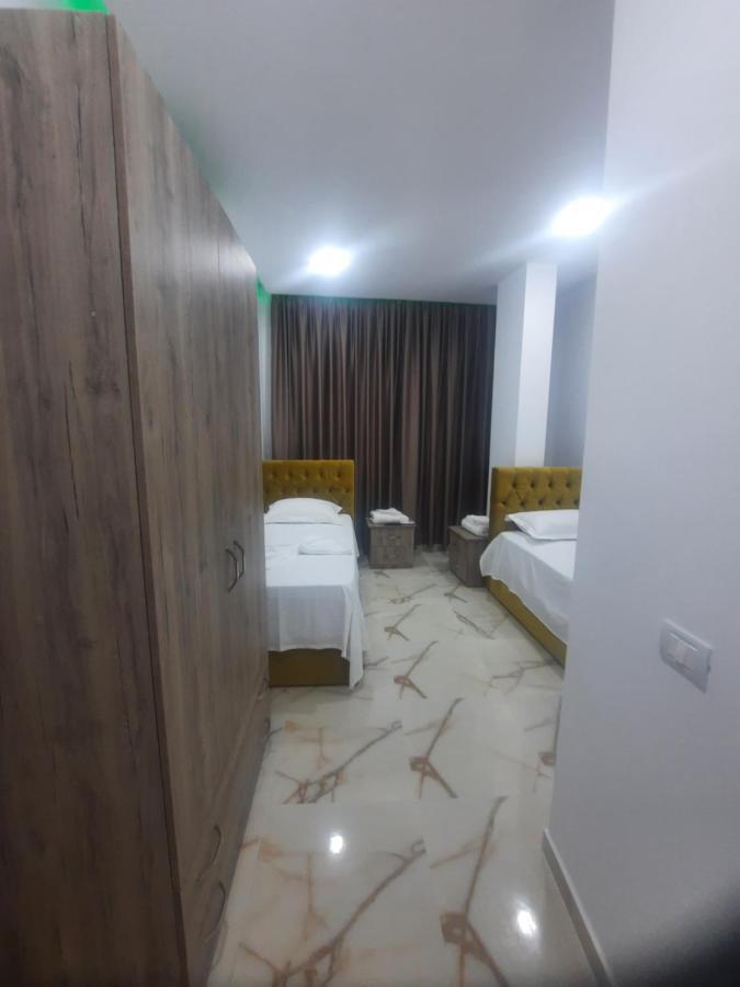 Hotel Megniar Lushnjë エクステリア 写真