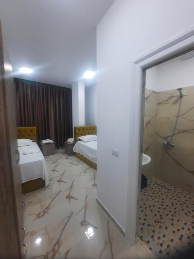 Hotel Megniar Lushnjë エクステリア 写真