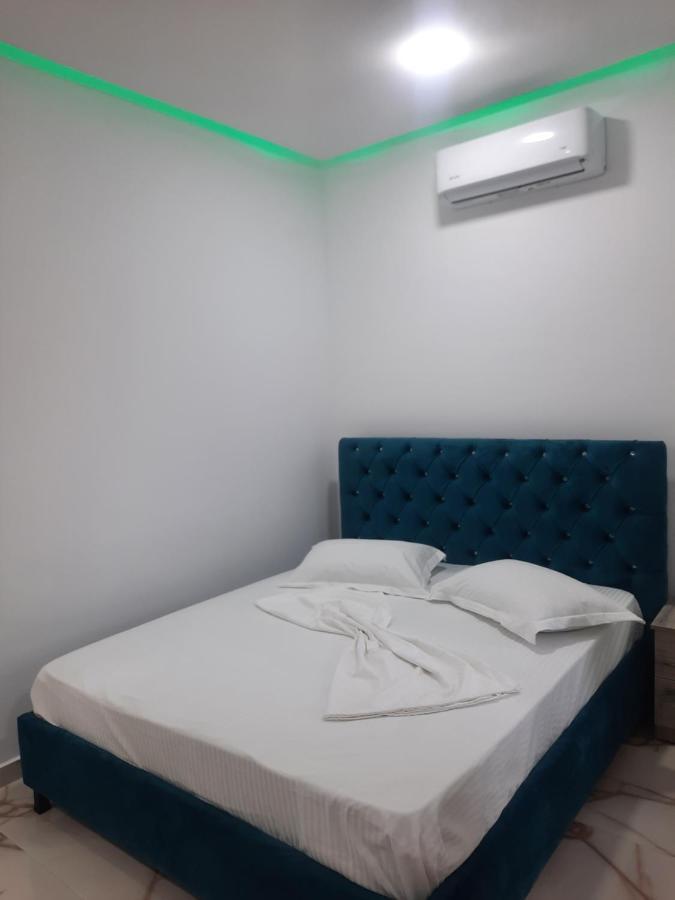 Hotel Megniar Lushnjë エクステリア 写真