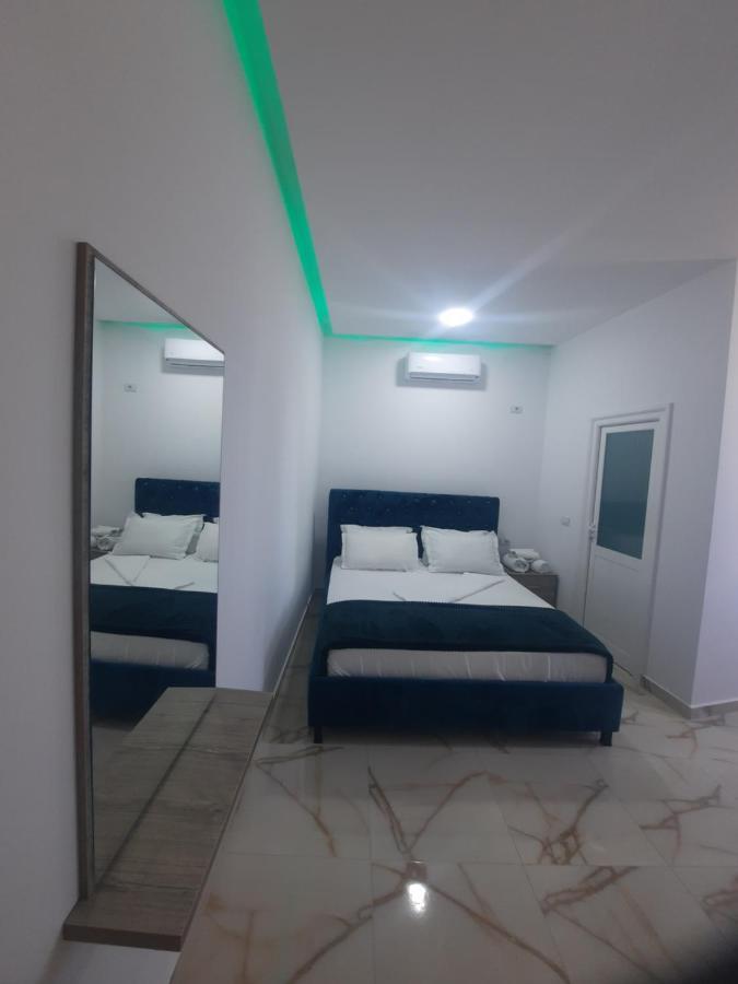 Hotel Megniar Lushnjë エクステリア 写真