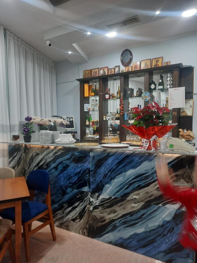Hotel Megniar Lushnjë エクステリア 写真