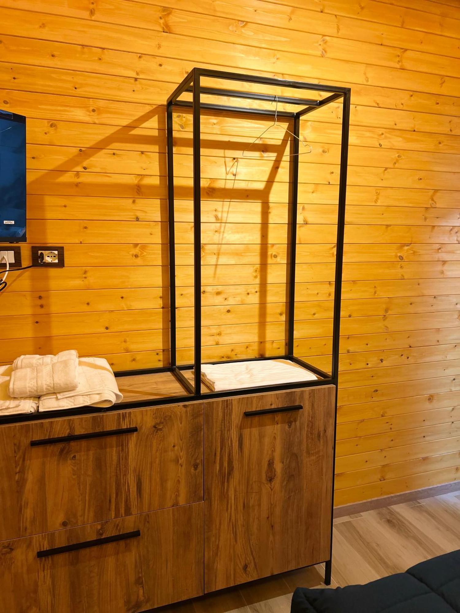 Hotel Megniar Lushnjë エクステリア 写真
